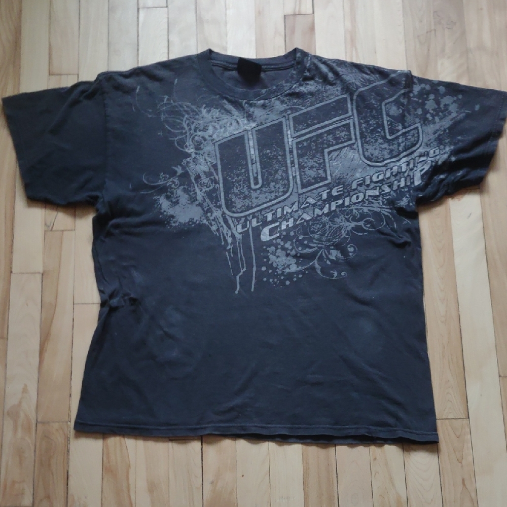 UFC Men's Charcoal Graphic Tee
